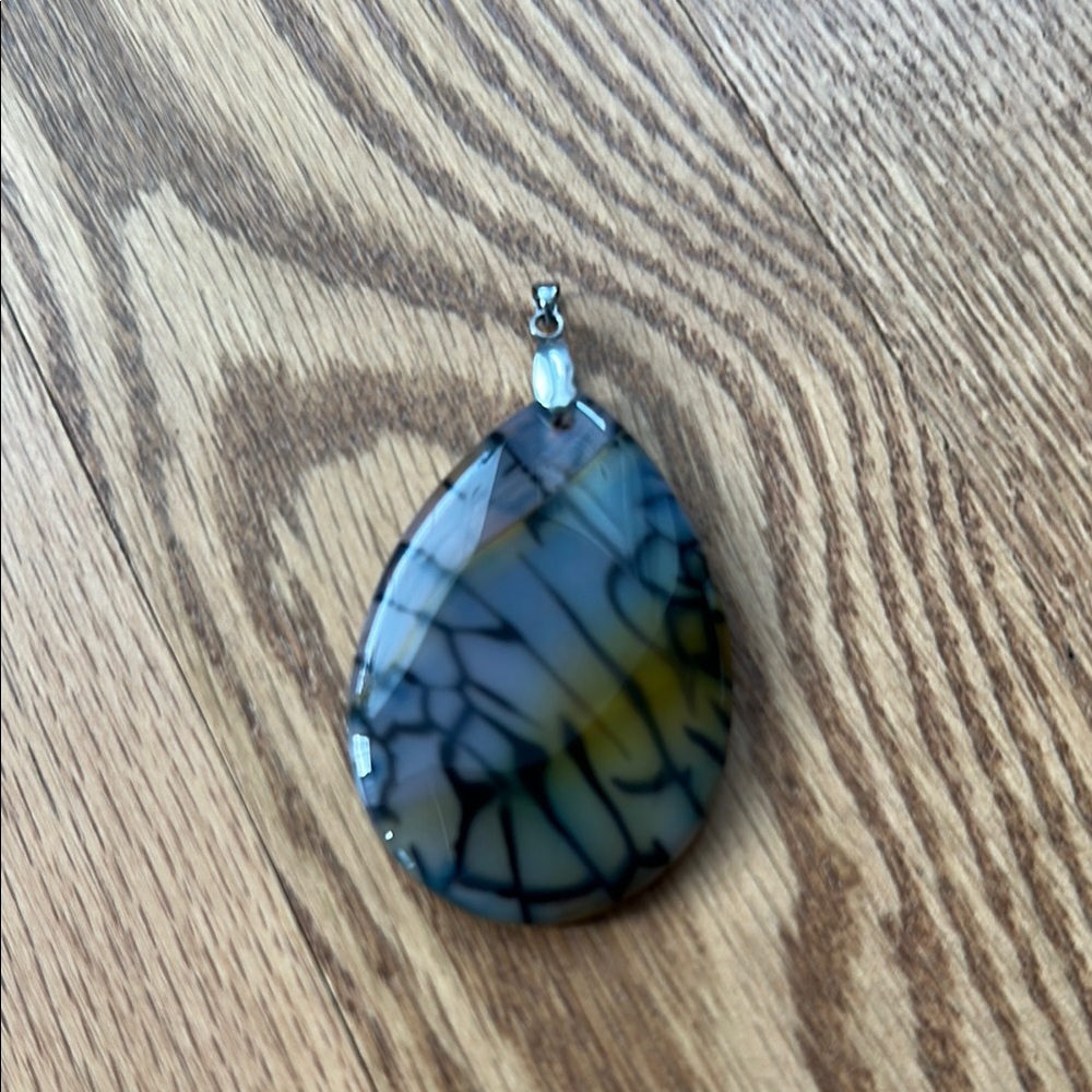 Elegant Teardrop Pendant